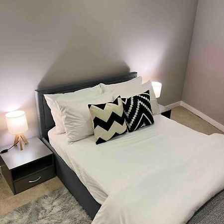 Modern Room Homestay In Apartment With Private Bathroom Кройдон Екстер'єр фото