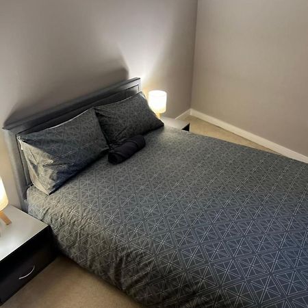 Modern Room Homestay In Apartment With Private Bathroom Кройдон Екстер'єр фото